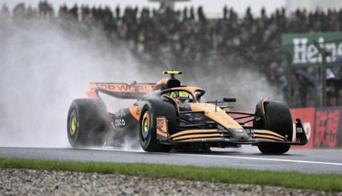 GP Cina Norris davanti sotto la pioggia