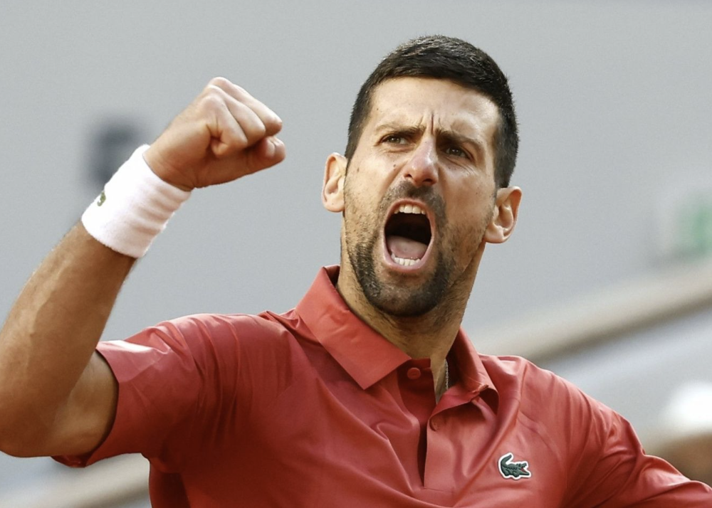 Djokovic vince ma si infortuna