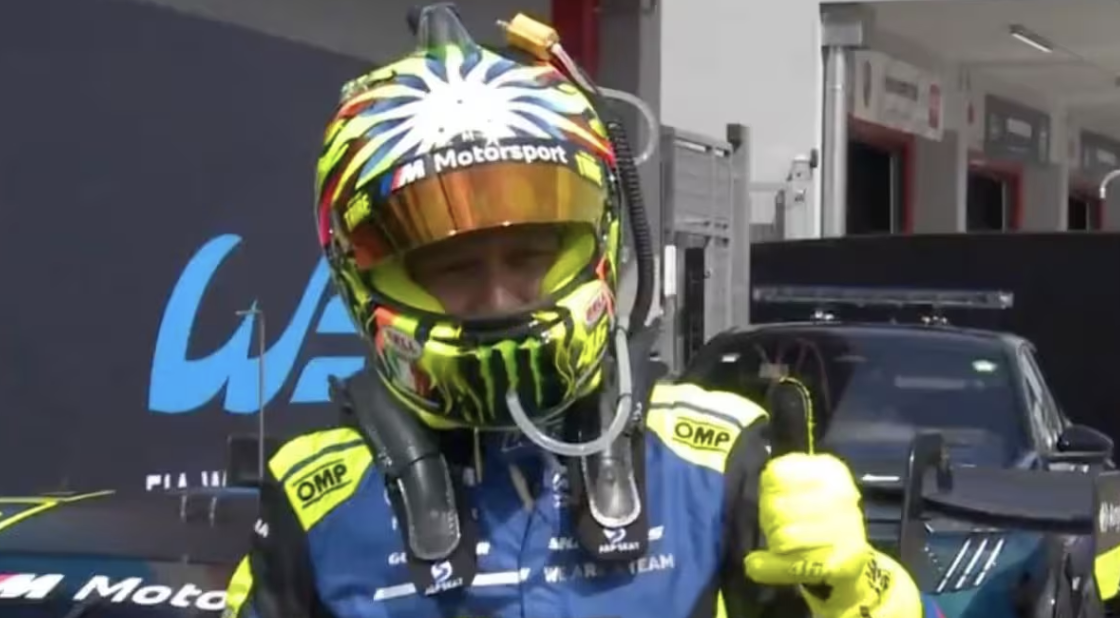 Valentino Rossi rischia ma va sul podio